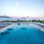 Aegean Horizon Beachfront 别墅